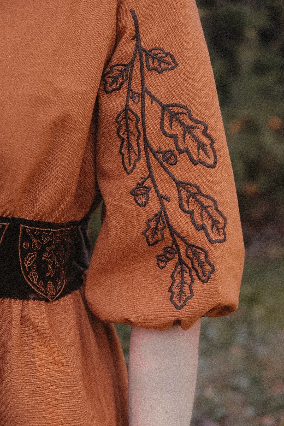 Bard Tunic- Foxchant & Ravenspell