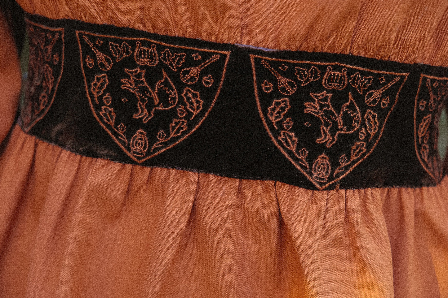 Bard Tunic- Foxchant & Ravenspell