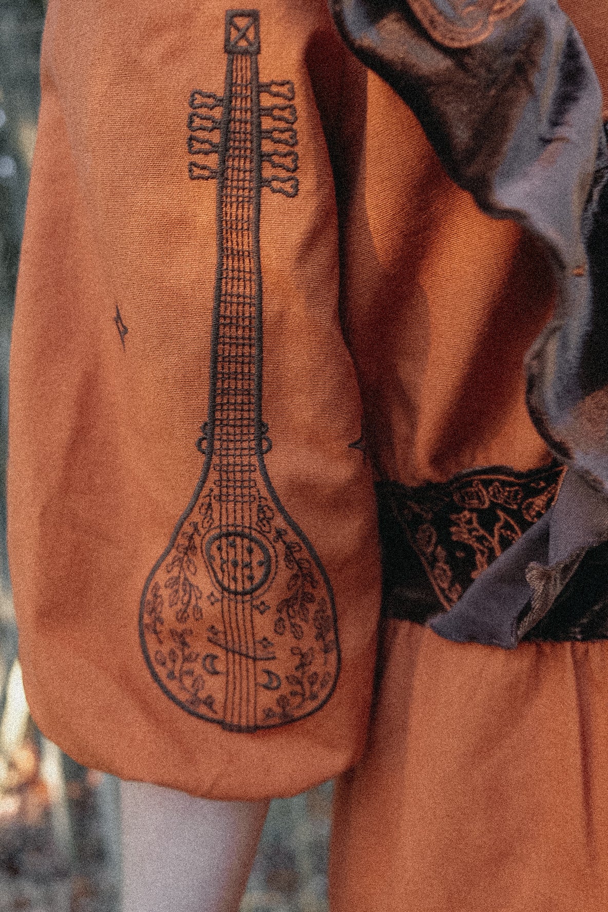 Bard Tunic- Foxchant & Ravenspell