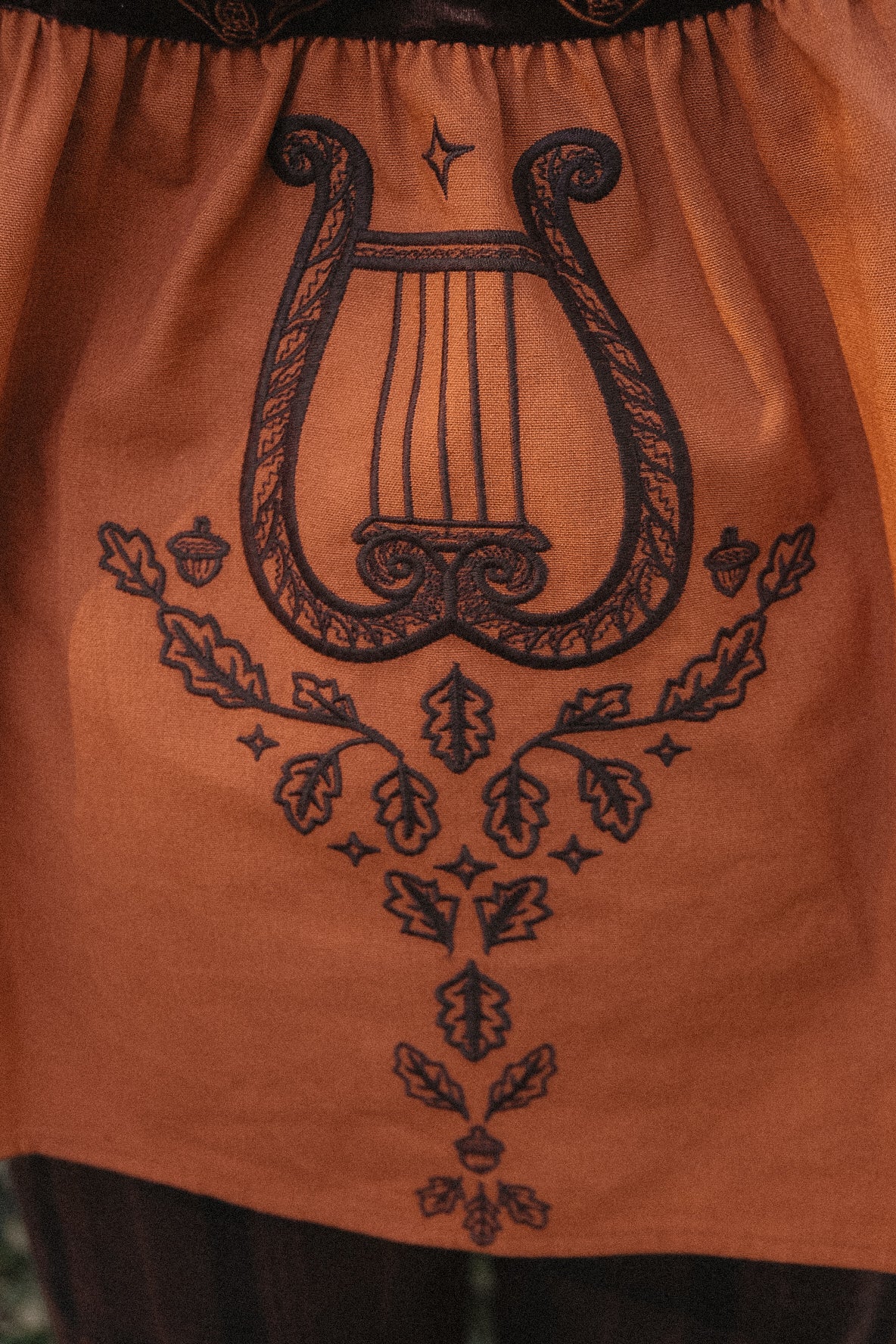 Bard Tunic- Foxchant & Ravenspell