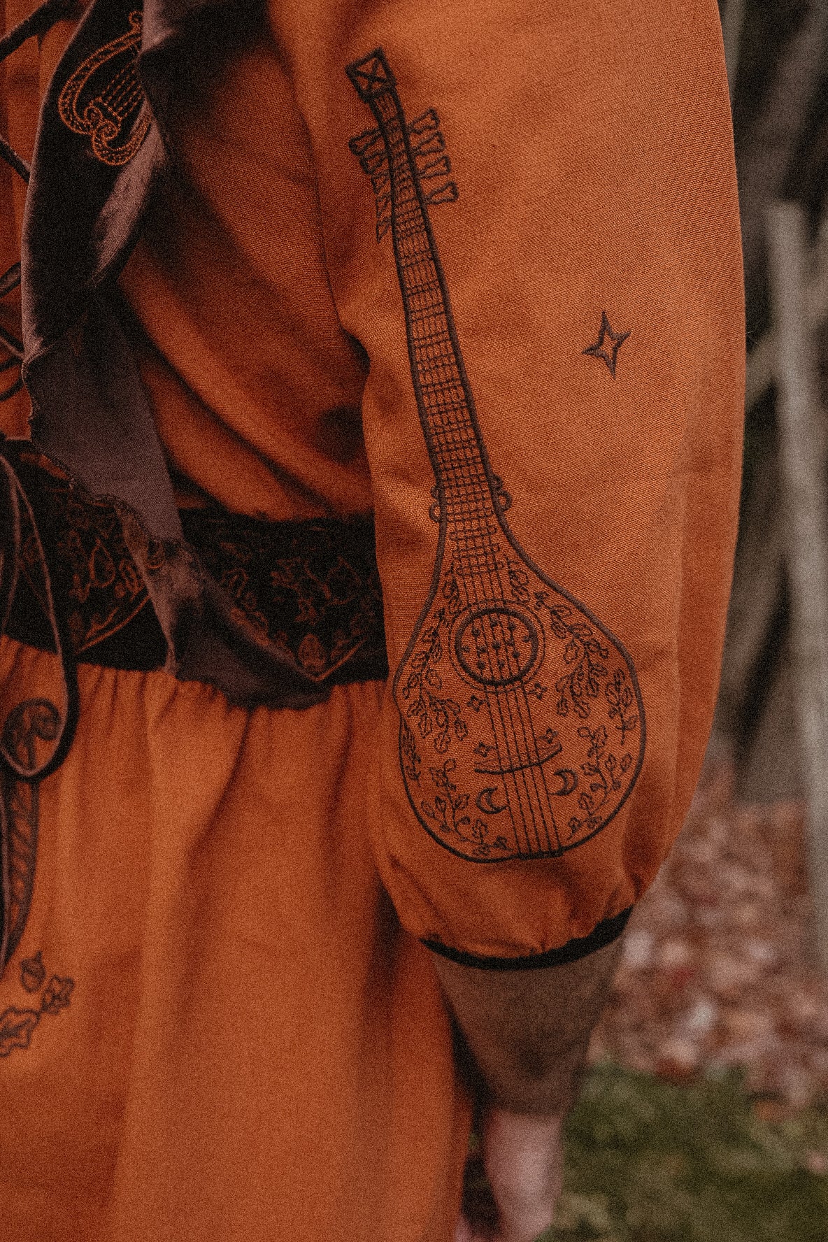 Bard Tunic- Foxchant & Ravenspell