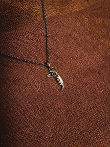 Dainty fox jaw bone necklace - Bronze