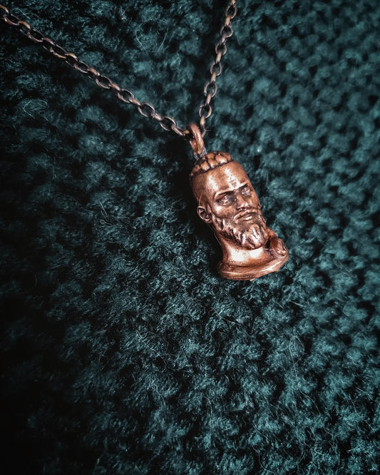 Tiny Ragnar Lothbrok pendant - Bronze